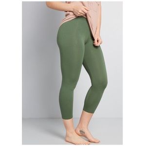 NWT Rise to the Crop Leggings XS
